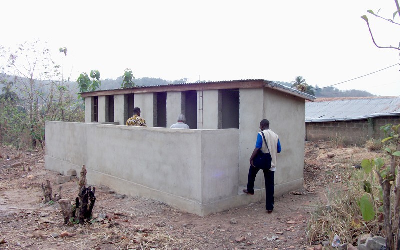 Rohbau Toiletten EPE Atakpamé