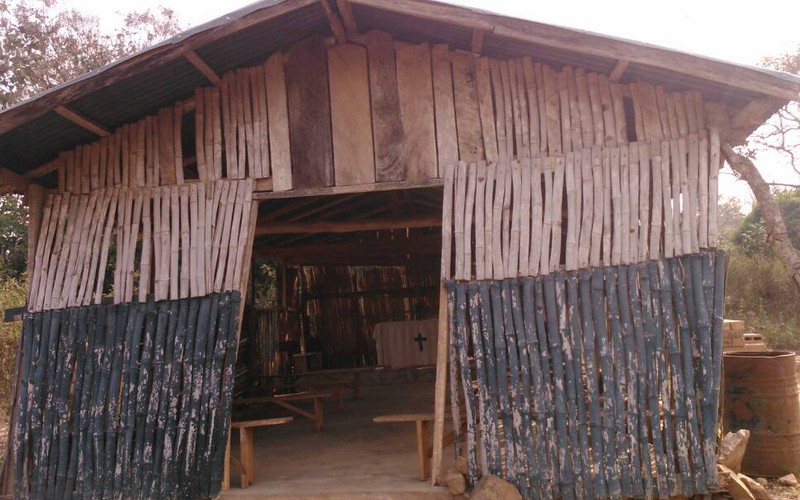 Kirchenraum in Olélou bis 2021